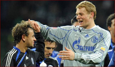 亚当斯留在 亚当斯留在