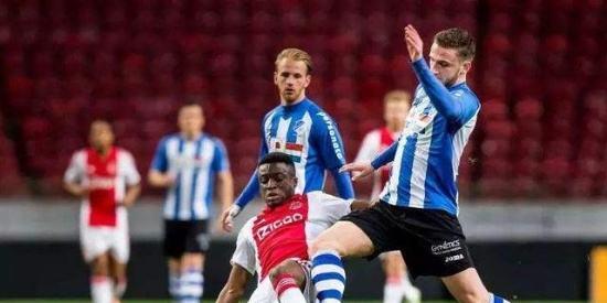 迫使张本智 迫使张本智